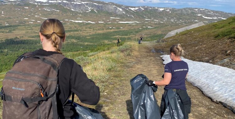Skräpplockning i Åre.