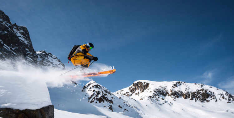 En av Freerides grundare, Martin Åkesson, tar luft i Andermatt.