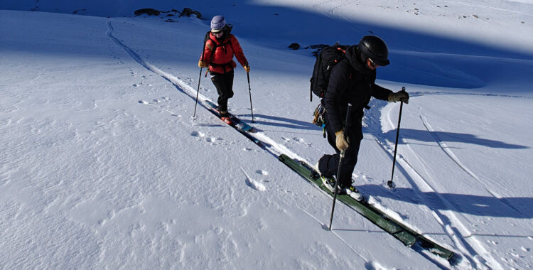 Med Pas de Chéveres i ryggen går vi runt hörnet på Pigne d´arollas nordrygg.