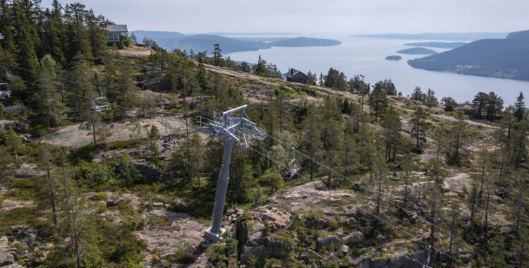 Drönarbild från Skulebergets linbana.
