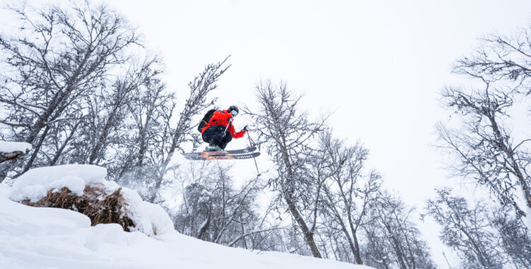 Völkl Revolt 112 tar luft i Ramundberget.