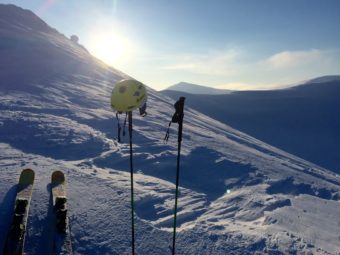 Alexander är i full färd med att syna utrustningen