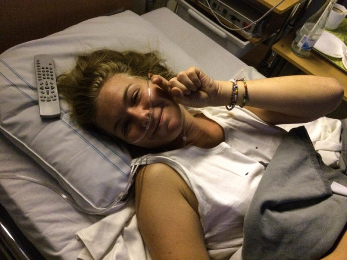 Inlagd med tre slangar, en i näsan, en i armen och en i kissblåsan. Kretslopp.