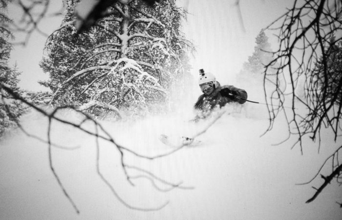 Fyll ut hudkostymen med muskelmassa innan du sticker