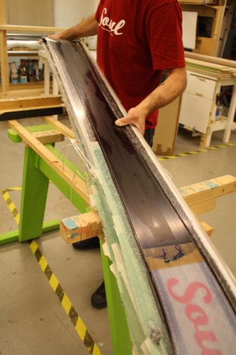 Glasfibret ännu inte bortslipat