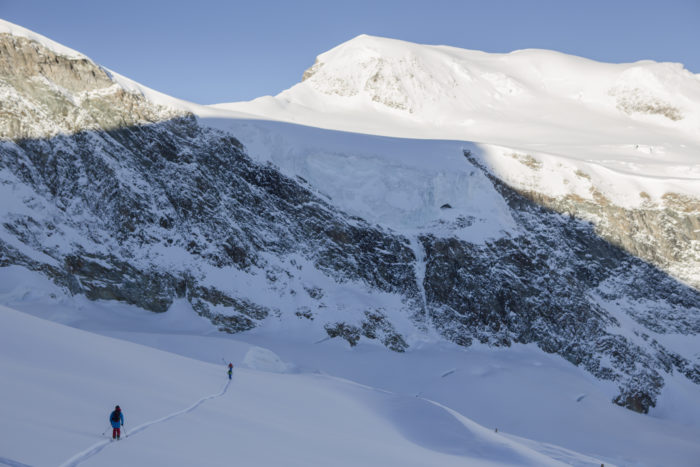 Skår mot ett av Saas-Fees försäsongs alla "first descents"