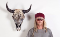 Här är Tanner Halls senaste fullängdare – Ring the Alarm