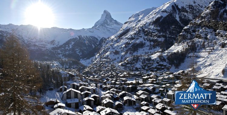 Mysig by och bra skidort vid foten av Matterhorn.