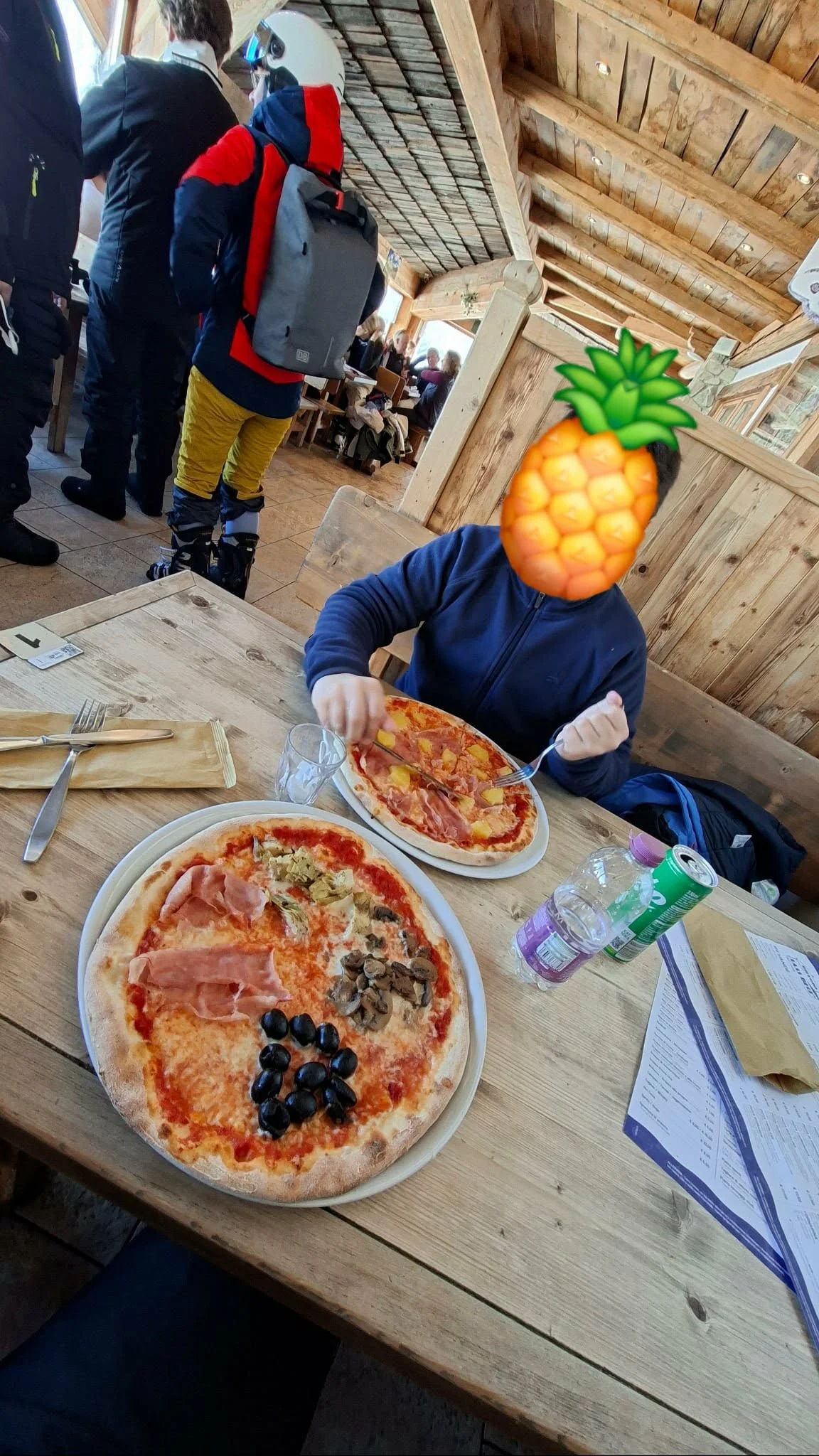 Ananaspizza i Dolomiterna.webp