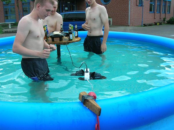 funny-photos-men-safety-fails-pics1.jpg
