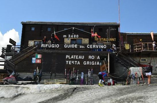 Rifugio Testa Grigia.JPG