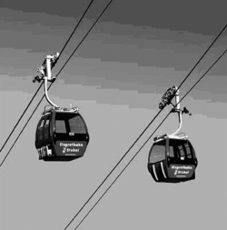 Gondolas-of-a-circulating-detachable-bicable-ropeway.png