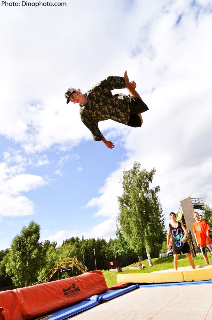 Chillar trampolinen i orsa på snowcamp!
Corkar m. Foto: Dino Vulic. Åkare: Jesper "jeppenator" Norén (MIG ALLTSÅ!).