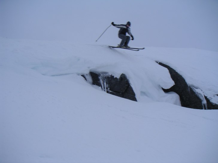 Lite tråkigt med dåligt väder - men en desto h�. Foto: Andreas Eriksson. Åkare: Joel Engström.
