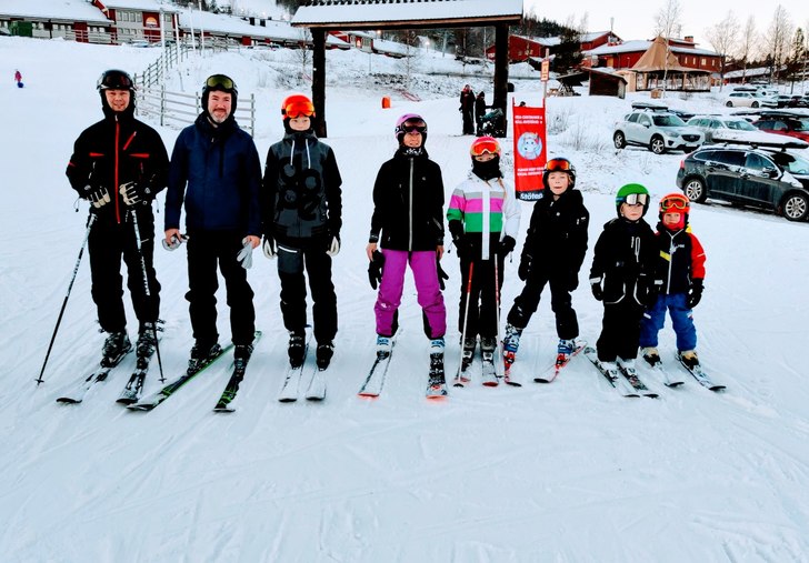 Skidfamiljen samlad bara mamma/mormor/farmor/svär.