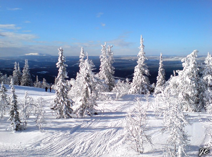 En härligt solig dag på skalet med Sånfjället . Foto: Joacim Eriksson.
