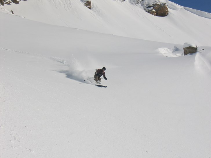 Hyffsat puderdag och först ner i osthang... Dock . Foto: Christopher Schack. Åkare: Emil Thörne.