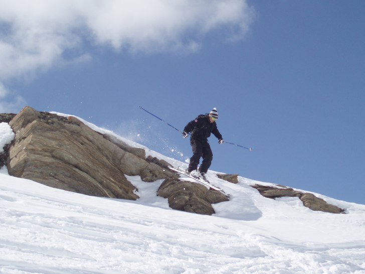 Hopp Hopp uppe på Rothorn!!!. Foto: Adam Jonsson. Åkare: Robin Ljungqwist.