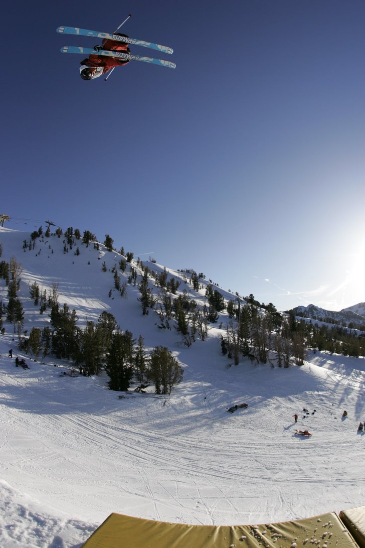 snurr med handpåläggning på skidans främre del. Foto: Chris O'Connell. Åkare: Jacob Wester.