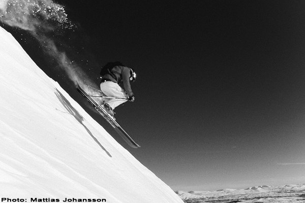 På ett välkänt ställe i Riksgränsen kommer Jo. Foto: Mattias Johansson. Åkare: Jonas Abrahamsson.