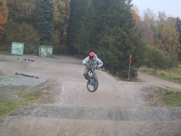 Hopp med bmx
. Foto: Crille. Åkare: axel.