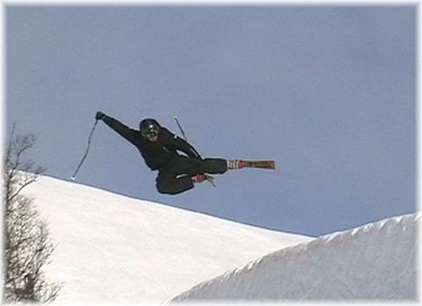 Riding the Geilo halfpipe with friends. Foto: Duane Butcher. Åkare: Thomas Aaby.