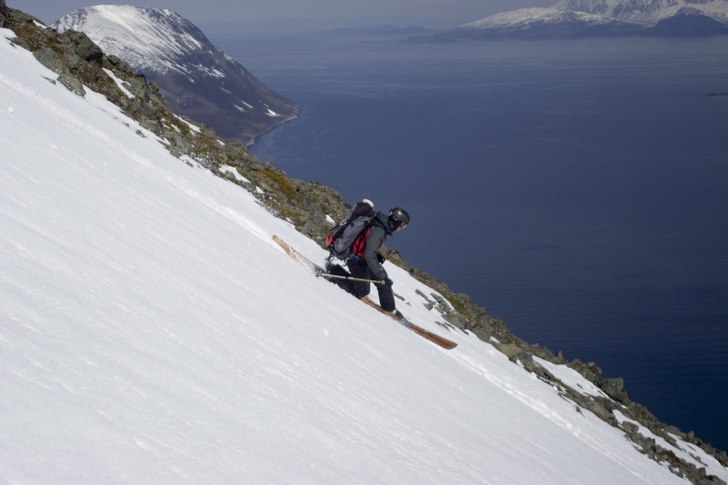 Vårskidåkning i Nordnorge är av världsklass. M. Foto: Christer T Harnesk. Åkare: Kristian Löwe.