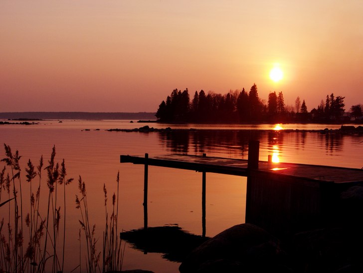 Borta bra men hemma bäst? En nyrökt sikmacka och. Foto: lillebror. Åkare: stugan.