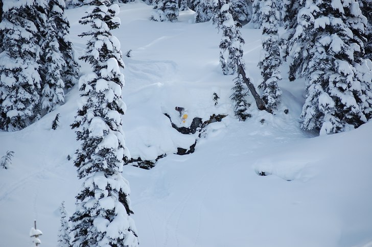 Coolt drop av Daniel.. Foto: Jonas Andersson. Åkare: Daniel Kanlin.