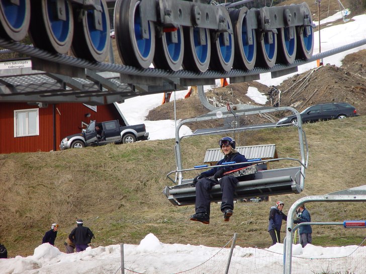 Vårslasket knäcker "Ski-Mike" och han . Foto: Jon Håkansson. Åkare: Ski Mike.