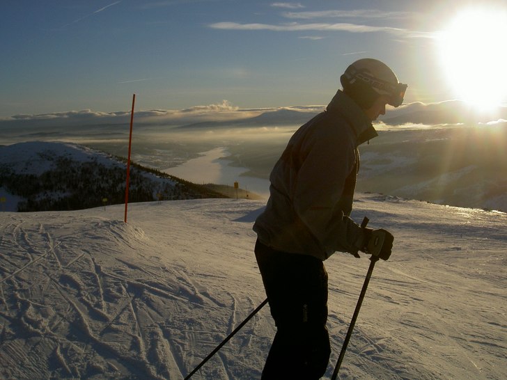 Olle kickar loss. Foto: Hannes Andersson. Åkare: Olle Gelin.