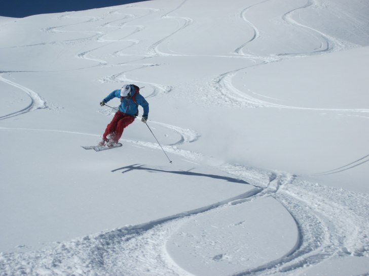 Foto: Tjuvis. Åkare: Jonas Rinde.