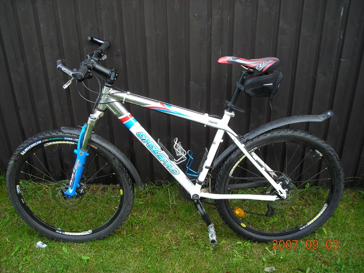 Detta är då min cykel, fräck färgkombination t. Foto: Eric Hjert.