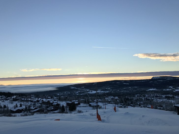 Over skyene er himmelen alltid blå
.