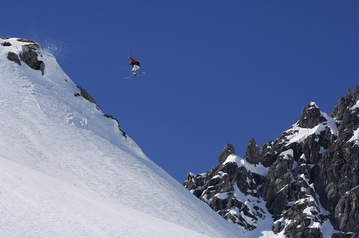 Henke Windstedt drar en trea med japansk handpål�. Foto: Mattias Fredriksson. Åkare: Henrik Windstedt.