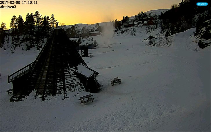Snøproduksjon
Da er 9 kanoner i gang på venstre .