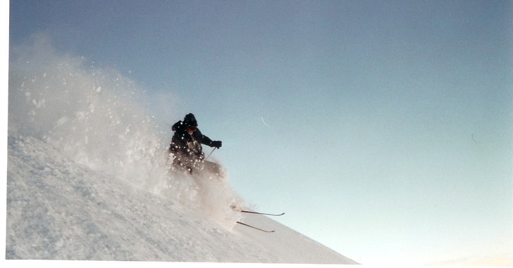 Tagen en vinter morgon, ny snö på valuga spitze . Foto: erik stjernquist. Åkare: nikas fellesson.