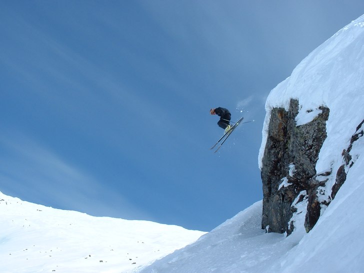 Daniel droppar stort.. Foto: Rickard Ljunggren. Åkare: Daniel johansson.