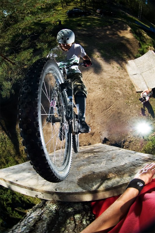 hög Fakiewallride. Foto: Johan Wennerström (johanwennerstrom.se). Åkare: Jens Nyström (www.northextremeteam.com).