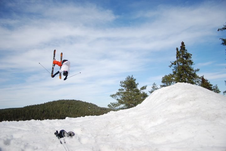en sw backflipp med dubbel tro nose men missar med. Foto: fluff. Åkare: nikolai.