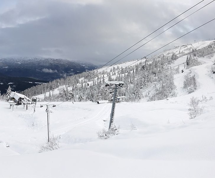 Kong Vinter leike i fjellet:)
Det har kome herleg .