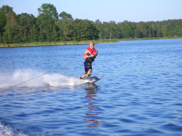 wakeboard e ganska festligt.. Foto: Johan Nordin. Åkare: Mathias Jensen.