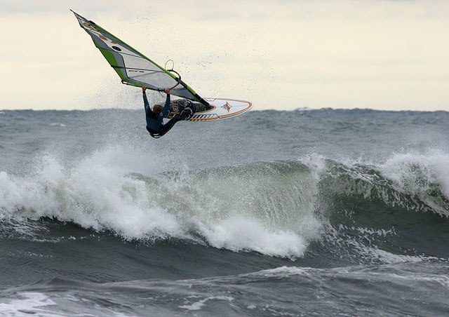 Lars Green (DEN-390) i en fet aerial-off-the-lip u. Foto: Christian Carlsson. Åkare: Lars Green.