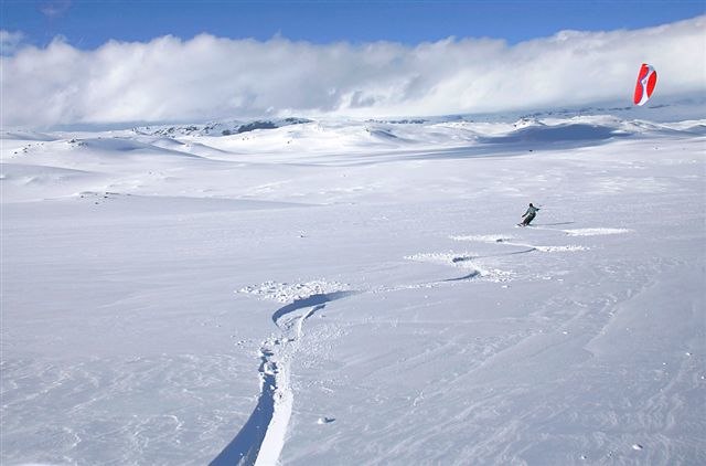 Snowkite. Finns inget bättre! Tack för fotot: ww. Foto: Pascal Boulgakow.