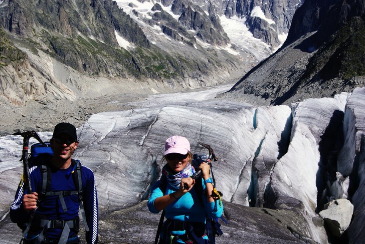 Hike från Chamonix valley upp till Refuge Le Requ. Foto: Mat Steele. Åkare: Caroline & Rob.