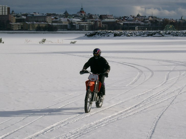 En härlig dag på isen!. Foto: Joel Malmberg. Åkare: Patrik Forséll.