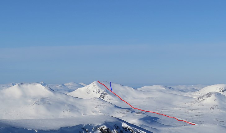 Den röda linjen är rakt ner från toppen och det. Foto: Mattias Skantz.