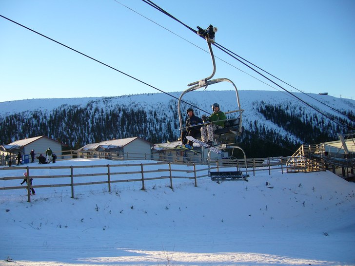 På väg på till toppen av Stora Backen i Tandåd. Foto: Vet ej. Åkare: Joel & Gustav.