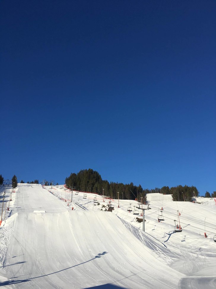 En perfekt skidag!
Strålende sol, -5 grader, nypr.