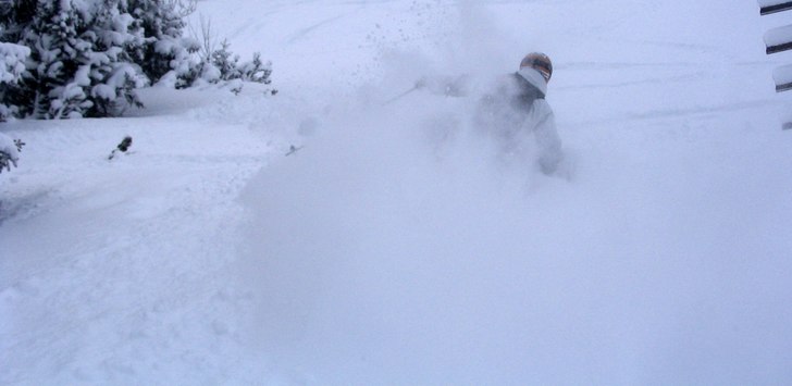 50cm nyfluff - tyvärr som vanligt kaos utanför p. Åkare: CJ Aldén.